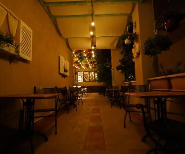 Complex Marinn بيت ضيافة كوستِنيست