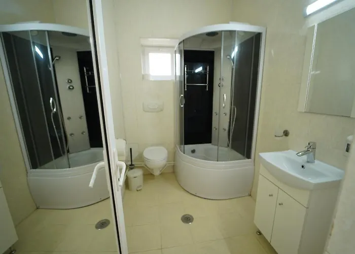 Complex Marinn كوستِنيست